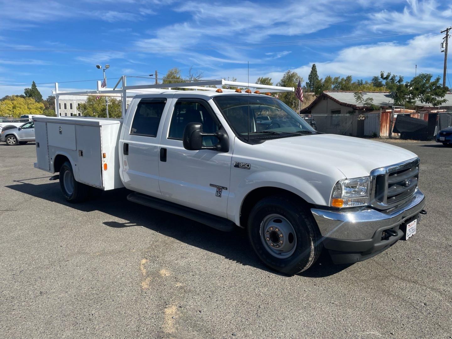 2002 Oxford White Clearcoat Metallic Ford F-350 Super Duty XLT (1FDWW36F02E) with an Power Stroke 7.3L Diesel Turbo V8 250hp 525ft. lbs. Other engine, 4-Speed Automatic transmission, located at 800 Riverside Ave, Roseville, CA, 95678, (916) 773-4549, 38.732265, -121.291039- Photo#1