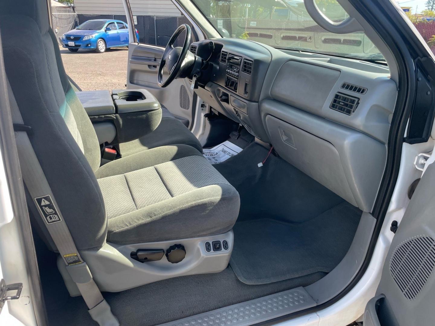 2002 Oxford White Clearcoat Metallic Ford F-350 Super Duty XLT (1FDWW36F02E) with an Power Stroke 7.3L Diesel Turbo V8 250hp 525ft. lbs. Other engine, 4-Speed Automatic transmission, located at 800 Riverside Ave, Roseville, CA, 95678, (916) 773-4549, 38.732265, -121.291039- Photo#10