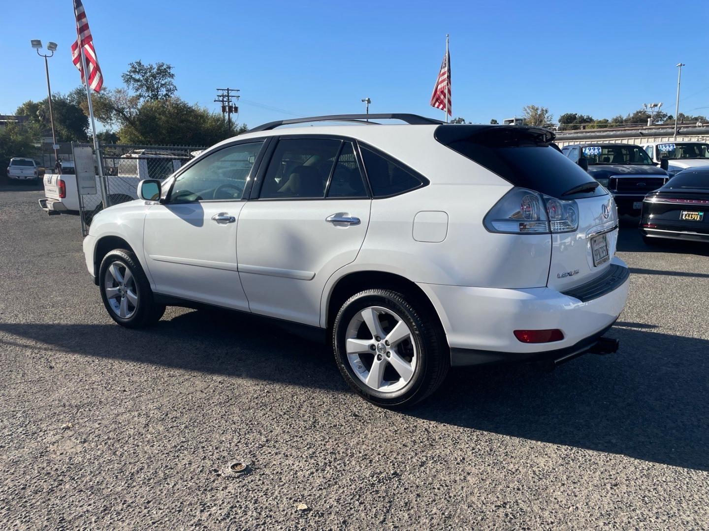 2008 Crystal White Lexus RX 350 Base (2T2GK31UX8C) with an 3.5L 3.5L V6 270hp 251ft. lbs. Sequential Multiport Fuel Injection engine, 5-Speed Automatic transmission, located at 800 Riverside Ave, Roseville, CA, 95678, (916) 773-4549, 38.732265, -121.291039 - LEATHER SERVICE RECORDS- Photo#2
