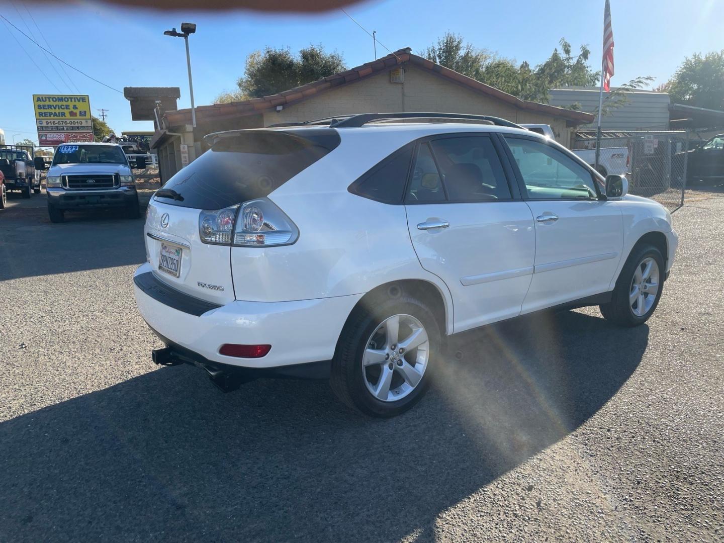 2008 Crystal White Lexus RX 350 Base (2T2GK31UX8C) with an 3.5L 3.5L V6 270hp 251ft. lbs. Sequential Multiport Fuel Injection engine, 5-Speed Automatic transmission, located at 800 Riverside Ave, Roseville, CA, 95678, (916) 773-4549, 38.732265, -121.291039 - LEATHER SERVICE RECORDS- Photo#3