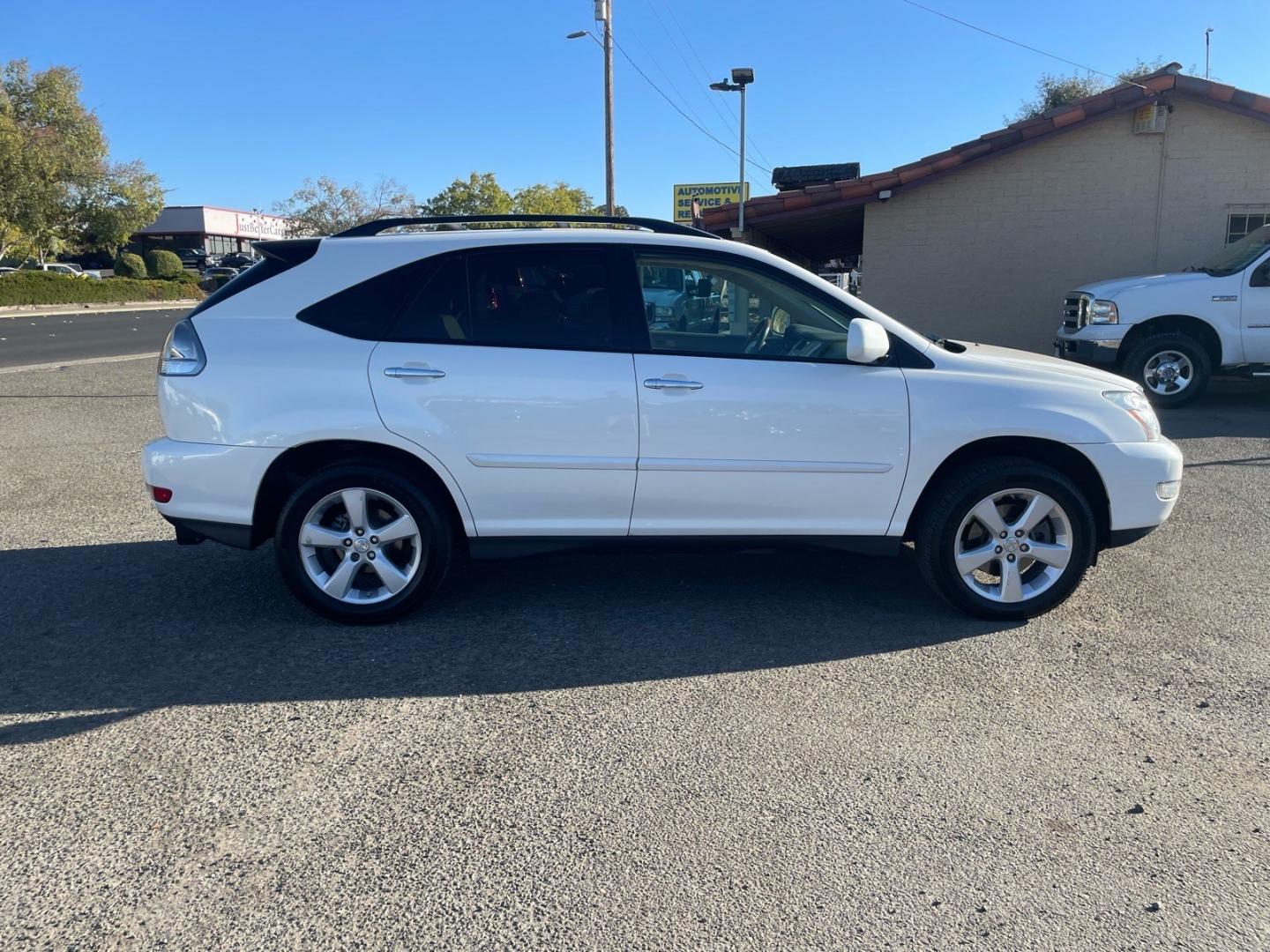 2008 Crystal White Lexus RX 350 Base (2T2GK31UX8C) with an 3.5L 3.5L V6 270hp 251ft. lbs. Sequential Multiport Fuel Injection engine, 5-Speed Automatic transmission, located at 800 Riverside Ave, Roseville, CA, 95678, (916) 773-4549, 38.732265, -121.291039 - LEATHER SERVICE RECORDS- Photo#5