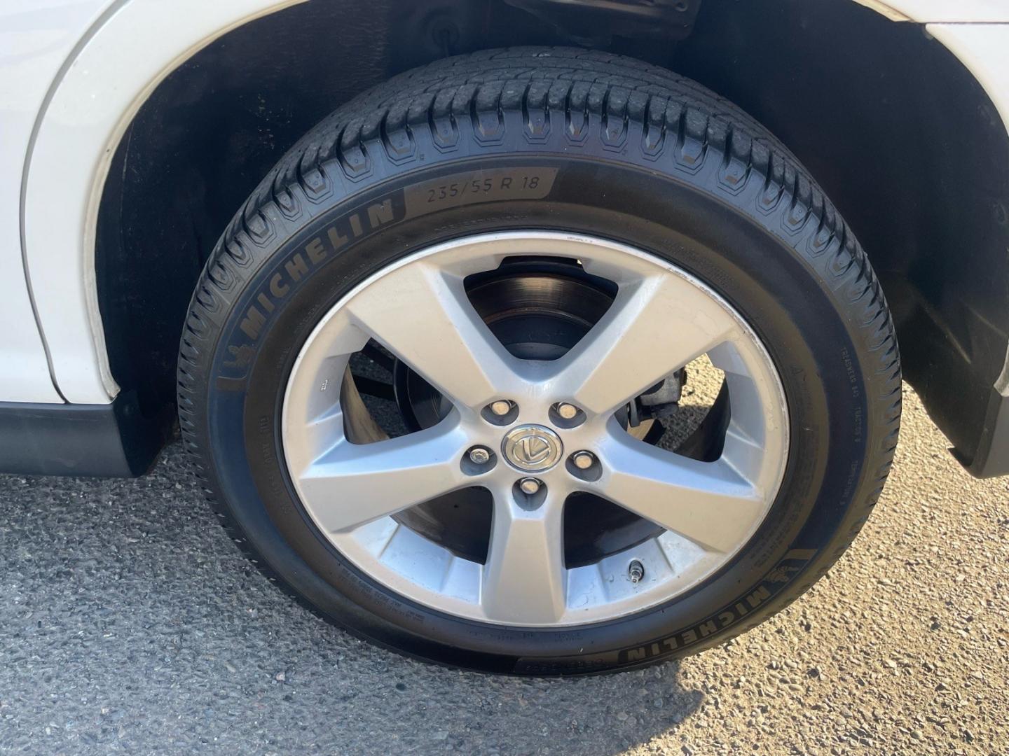 2008 Crystal White Lexus RX 350 Base (2T2GK31UX8C) with an 3.5L 3.5L V6 270hp 251ft. lbs. Sequential Multiport Fuel Injection engine, 5-Speed Automatic transmission, located at 800 Riverside Ave, Roseville, CA, 95678, (916) 773-4549, 38.732265, -121.291039 - LEATHER SERVICE RECORDS- Photo#6