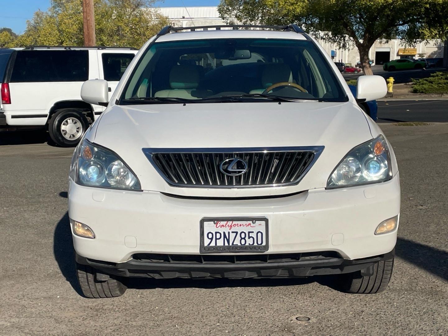 2008 Crystal White Lexus RX 350 Base (2T2GK31UX8C) with an 3.5L 3.5L V6 270hp 251ft. lbs. Sequential Multiport Fuel Injection engine, 5-Speed Automatic transmission, located at 800 Riverside Ave, Roseville, CA, 95678, (916) 773-4549, 38.732265, -121.291039 - LEATHER SERVICE RECORDS- Photo#7