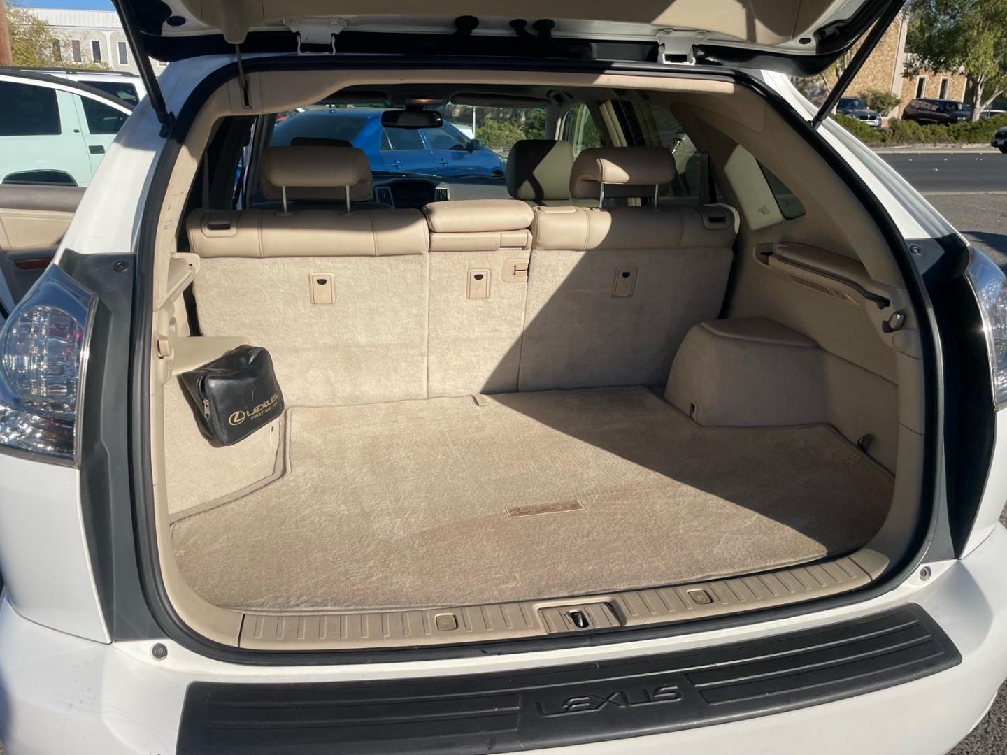 2008 Crystal White Lexus RX 350 Base (2T2GK31UX8C) with an 3.5L 3.5L V6 270hp 251ft. lbs. Sequential Multiport Fuel Injection engine, 5-Speed Automatic transmission, located at 800 Riverside Ave, Roseville, CA, 95678, (916) 773-4549, 38.732265, -121.291039 - LEATHER SERVICE RECORDS- Photo#9