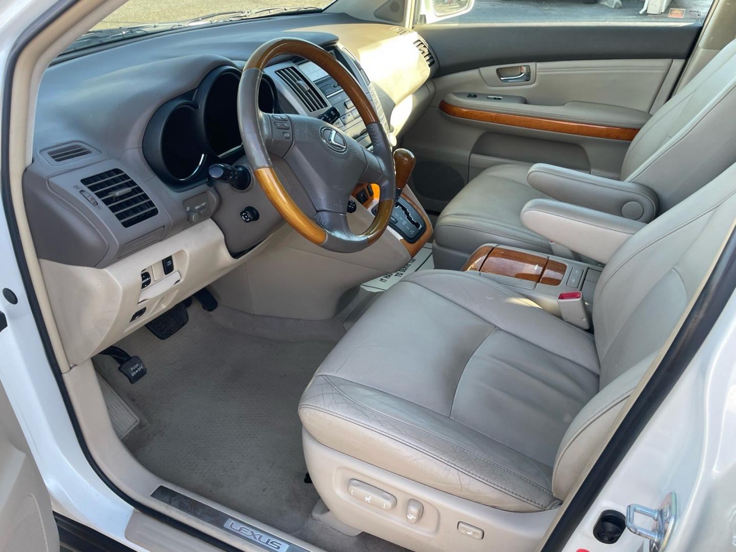 2008 Crystal White Lexus RX 350 Base (2T2GK31UX8C) with an 3.5L 3.5L V6 270hp 251ft. lbs. Sequential Multiport Fuel Injection engine, 5-Speed Automatic transmission, located at 800 Riverside Ave, Roseville, CA, 95678, (916) 773-4549, 38.732265, -121.291039 - LEATHER SERVICE RECORDS- Photo#10