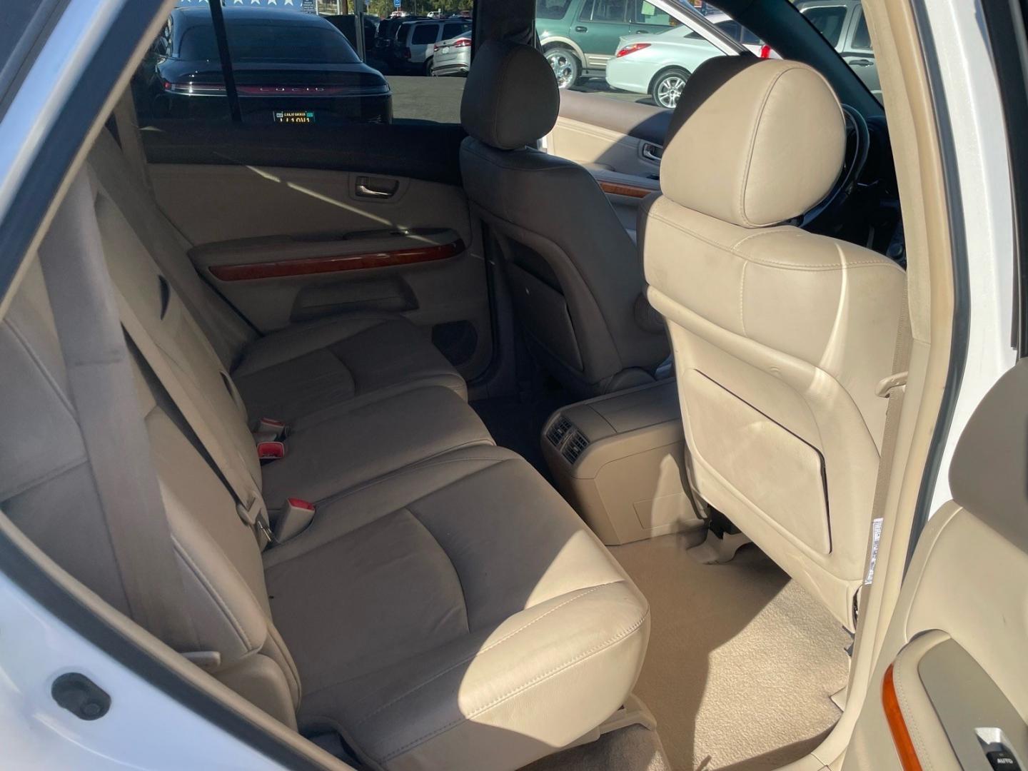 2008 Crystal White Lexus RX 350 Base (2T2GK31UX8C) with an 3.5L 3.5L V6 270hp 251ft. lbs. Sequential Multiport Fuel Injection engine, 5-Speed Automatic transmission, located at 800 Riverside Ave, Roseville, CA, 95678, (916) 773-4549, 38.732265, -121.291039 - LEATHER SERVICE RECORDS- Photo#13