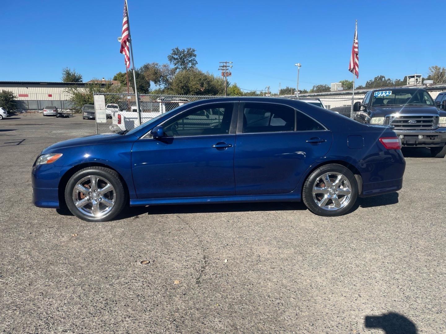 2007 Blue Ribbon Metallic Toyota Camry SE V6 (4T1BK46K17U) with an 3.5L 3.5L V6 268hp 248ft. lbs. Other engine, 6-Speed Shiftable Automatic transmission, located at 800 Riverside Ave, Roseville, CA, 95678, (916) 773-4549, 38.732265, -121.291039 - CLEAN CARFAX- Photo#4