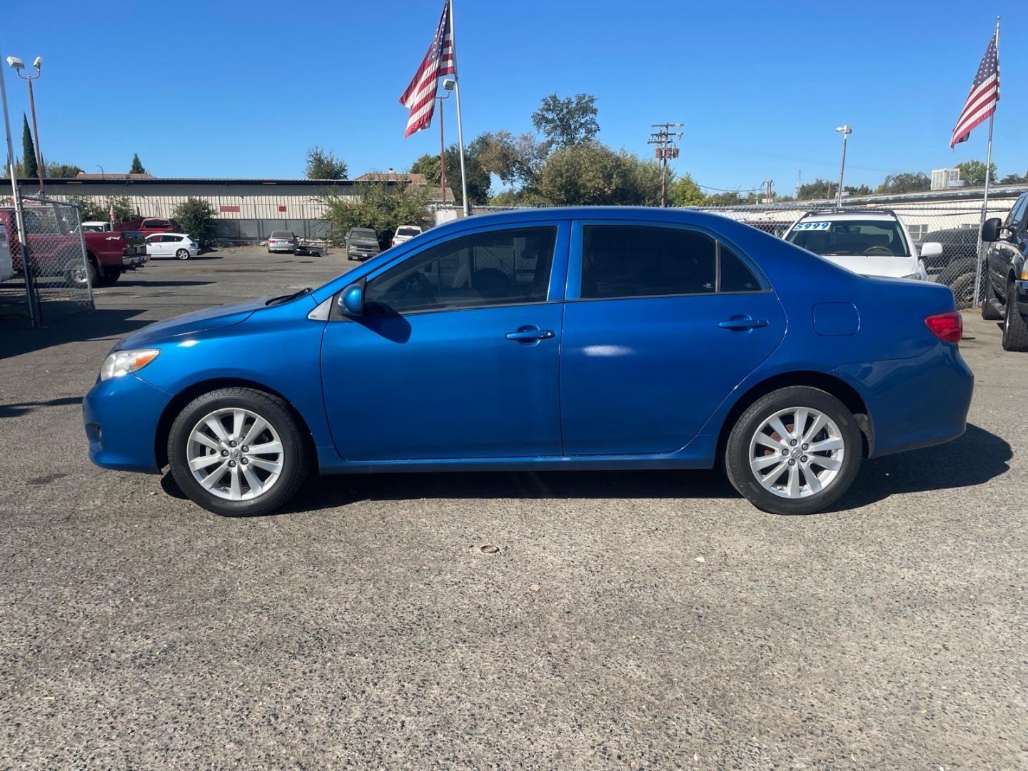 2010 Blue Streak Metallic Toyota Corolla LE (1NXBU4EE5AZ) with an 1.8L 1.8L I4 132hp 128ft. lbs. Sequential Multiport Fuel Injection engine, 4-Speed Automatic transmission, located at 800 Riverside Ave, Roseville, CA, 95678, (916) 773-4549, 38.732265, -121.291039 - CLEAN CARFAX- Photo#4