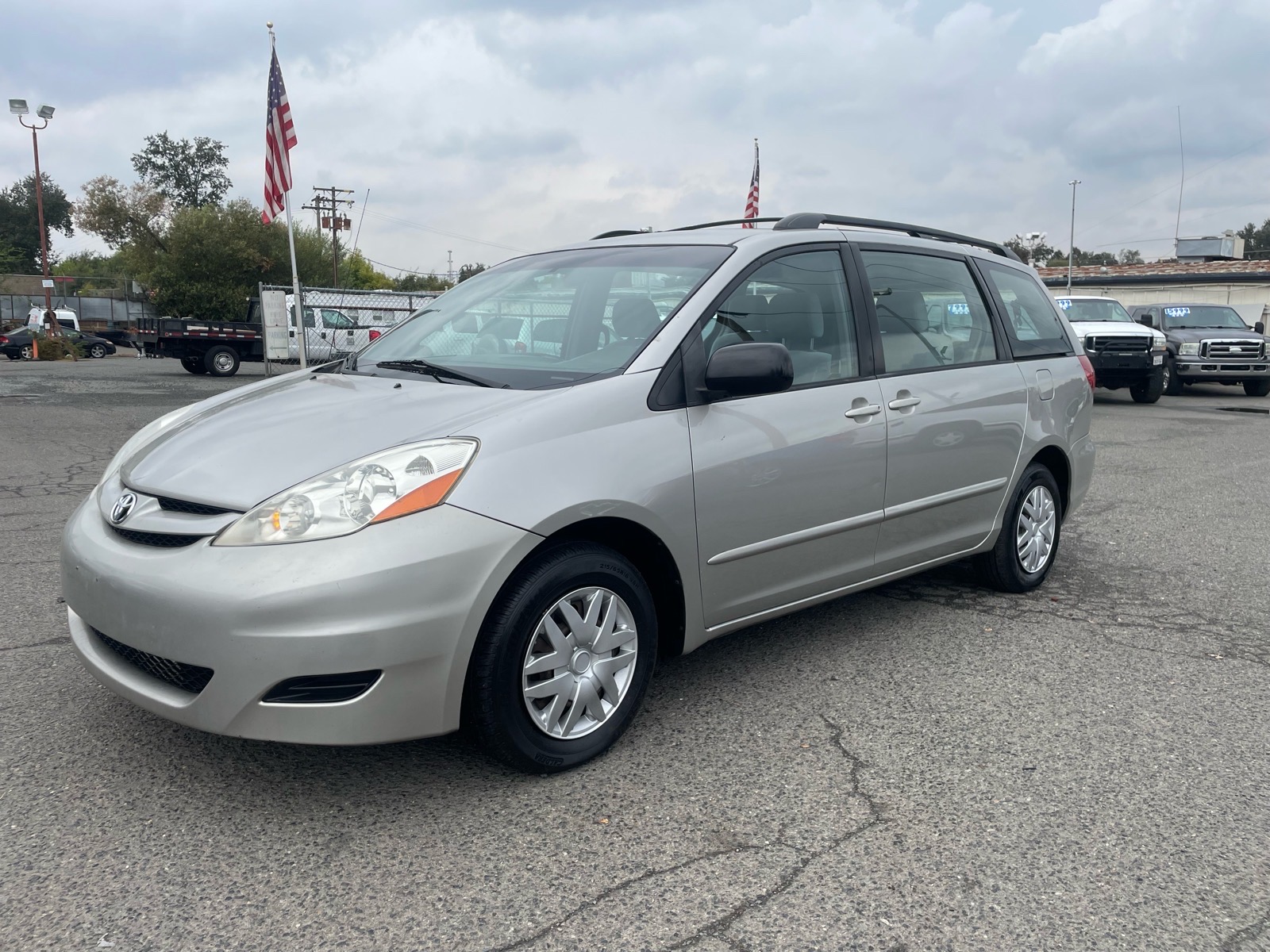 photo of 2007 Toyota Sienna CE 8-Passenger