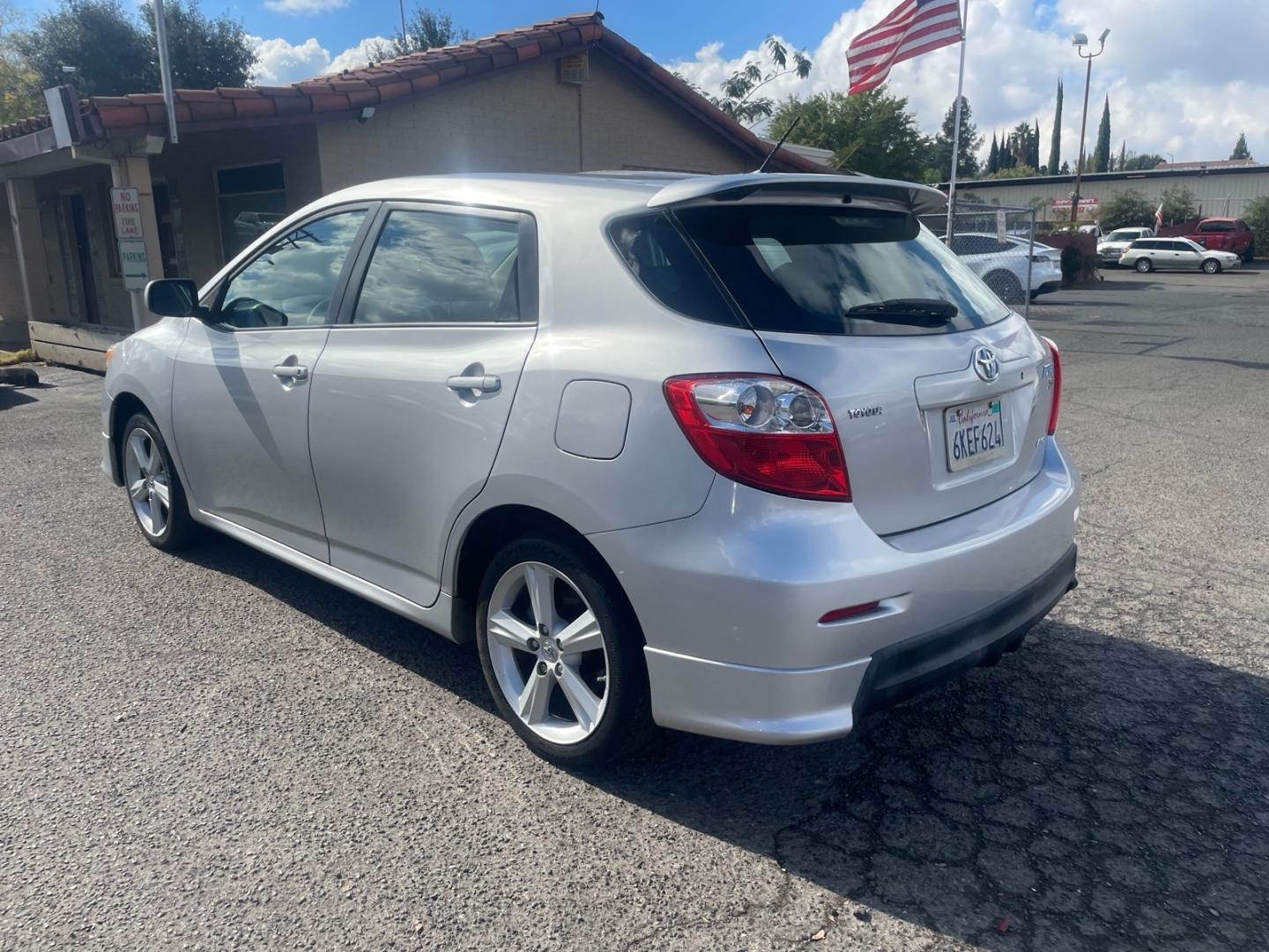 2010 Classic Silver Metallic Toyota Matrix S (2T1LE4EEXAC) with an 2.4L 2.4L I4 158hp 162ft. lbs. Sequential Electronic Fuel Injection engine, 4-Speed Automatic transmission, located at 800 Riverside Ave, Roseville, CA, 95678, (916) 773-4549, 38.732265, -121.291039 - AWD ONE OWNER CLEAN CARFAX- Photo#2