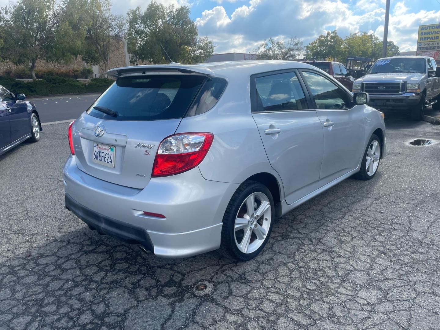 2010 Classic Silver Metallic Toyota Matrix S (2T1LE4EEXAC) with an 2.4L 2.4L I4 158hp 162ft. lbs. Sequential Electronic Fuel Injection engine, 4-Speed Automatic transmission, located at 800 Riverside Ave, Roseville, CA, 95678, (916) 773-4549, 38.732265, -121.291039 - AWD ONE OWNER CLEAN CARFAX- Photo#3