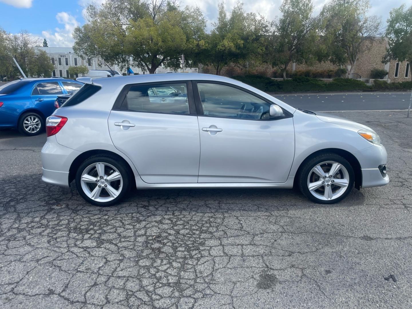 2010 Classic Silver Metallic Toyota Matrix S (2T1LE4EEXAC) with an 2.4L 2.4L I4 158hp 162ft. lbs. Sequential Electronic Fuel Injection engine, 4-Speed Automatic transmission, located at 800 Riverside Ave, Roseville, CA, 95678, (916) 773-4549, 38.732265, -121.291039 - AWD ONE OWNER CLEAN CARFAX- Photo#5