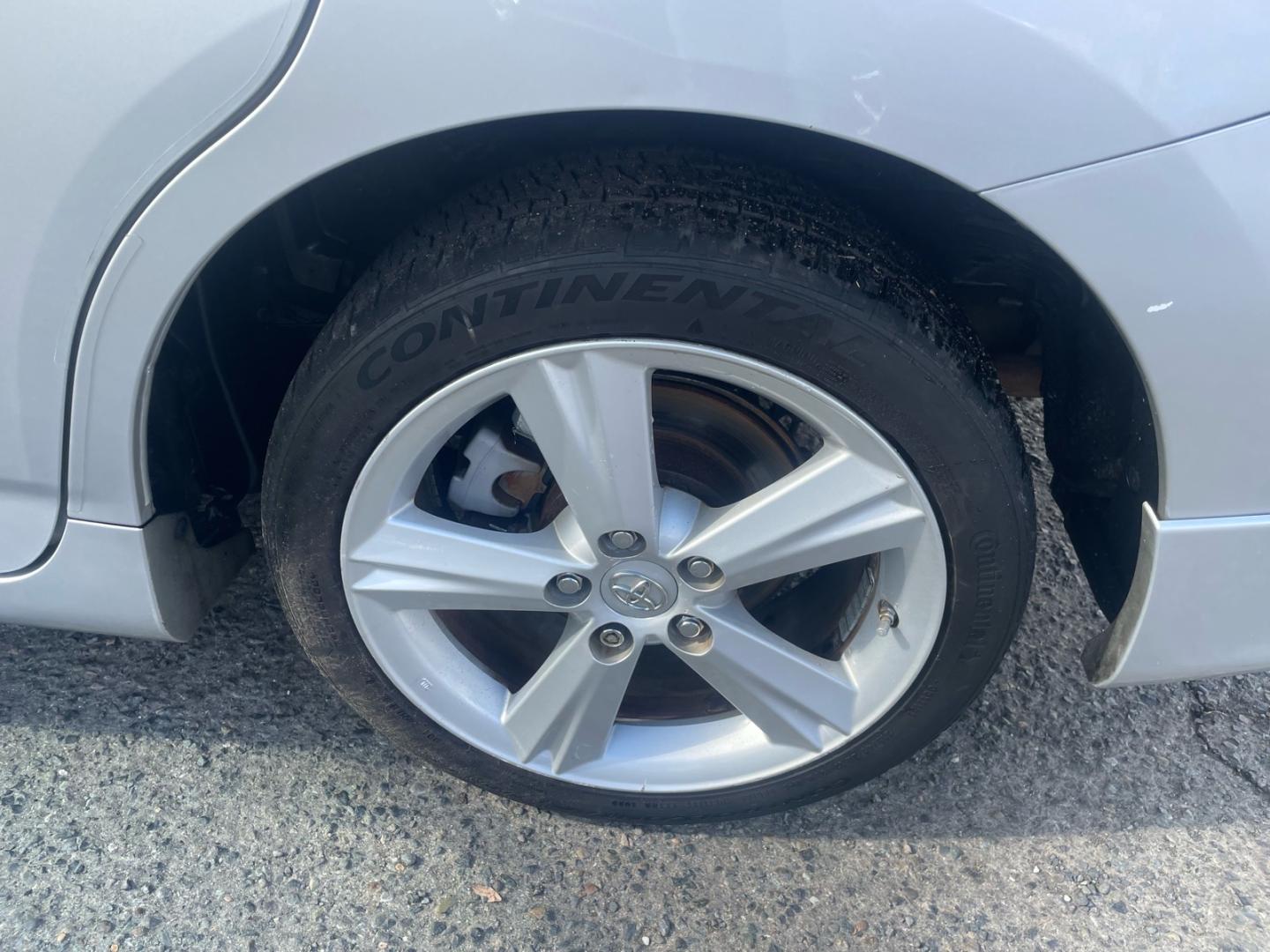 2010 Classic Silver Metallic Toyota Matrix S (2T1LE4EEXAC) with an 2.4L 2.4L I4 158hp 162ft. lbs. Sequential Electronic Fuel Injection engine, 4-Speed Automatic transmission, located at 800 Riverside Ave, Roseville, CA, 95678, (916) 773-4549, 38.732265, -121.291039 - AWD ONE OWNER CLEAN CARFAX- Photo#6